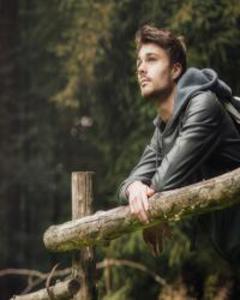 Jesse gives online tarot reading services that offer relationship insights.